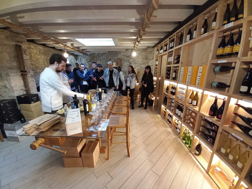 EMILIA ROMAGNA ECONOMY - Alta formazione nel turismo