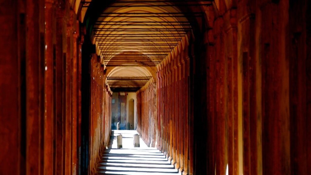 EMILIA ROMAGNA ECONOMY - Servizi turistici: contributi per le imprese